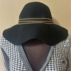 Tilly’s Floppy Hat Gold Chain Around The Brim 100% Wool One Size Classy Chic